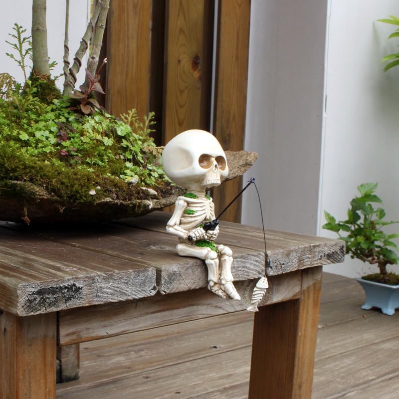 Fishing Skeleton Statue Halloween Decorations, 4.5 Inch Cute Sitting Skull Figurine Shelf Sitter Resin Sculpture for Outdoor Garden Yard Lawn Pond Waterfalls Pool Ornaments