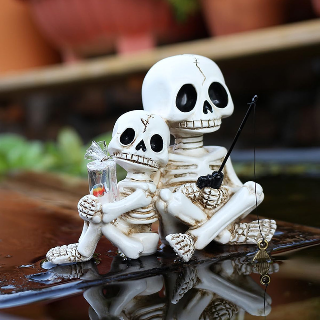 Fishing Skeleton Couple Statue Halloween Decorations, 3.54 Inch Funny Sitting Skull Figurine Shelf Sitter Resin Sculpture for Outdoor Garden Yard Lawn Pond Waterfalls Pool Ornaments