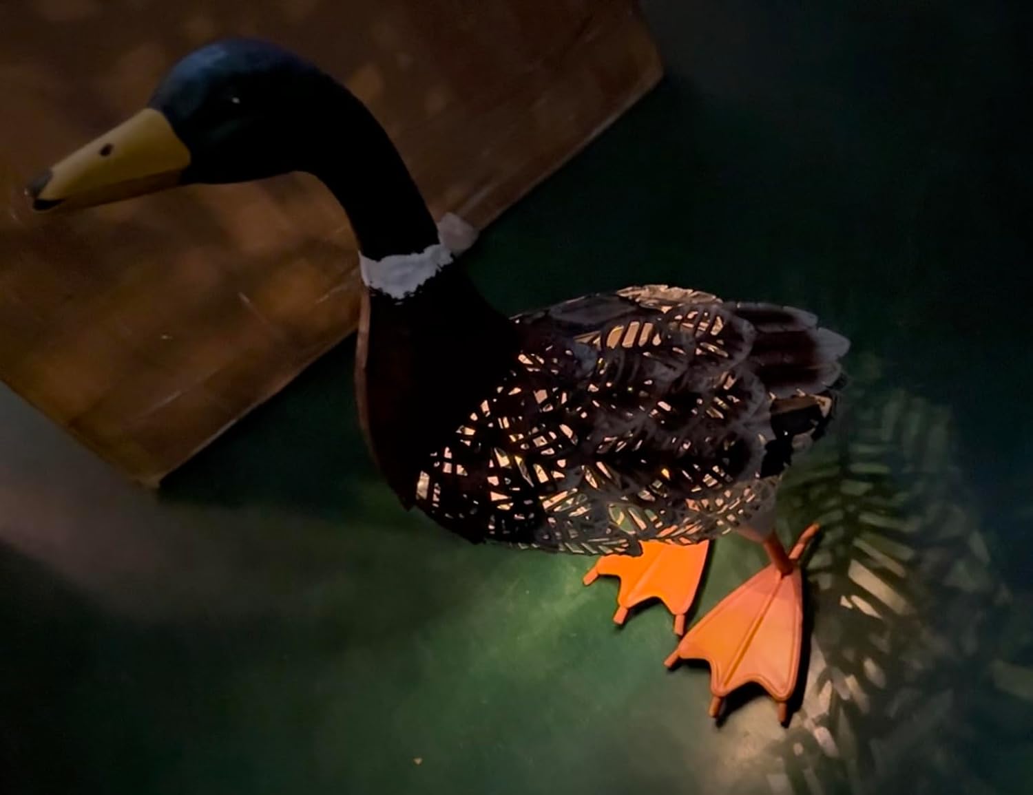 Solar Lights Statue Metal Duck Sculpture Garden Decoration Metal Yard Art for Patio Lawn Backyard Outdoor Decoration