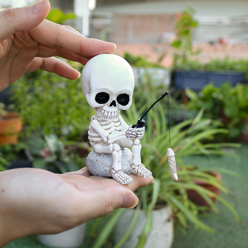 Fishing Skeleton Statue with Rotating Head Funny Halloween Decor, 3.8 Inch Cute Sitting Skull Figurine Resin Sculpture for Outdoor Garden Yard Lawn Pond Pool Ornaments