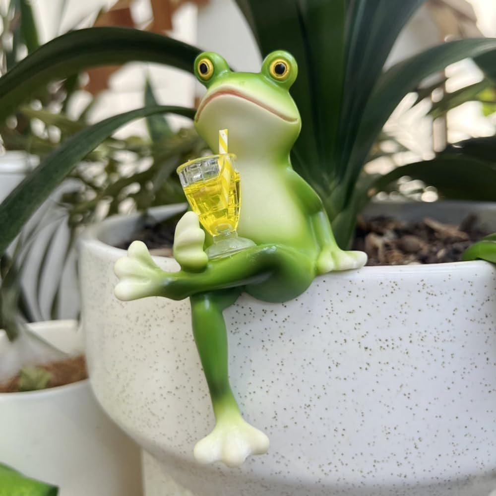 3 PCS Charming Resin Frog Sits On A Flowerpot, Suitable for Decorating Balconies, Gardens, and Flower Pots. Seasonal Decorations and Whimsical Designs Make It Perfect