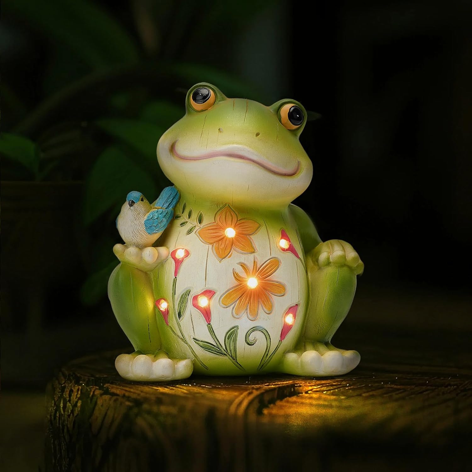 Solar Garden Frog Decor Outdoor Statue - Frog with LED Waterproof Sculptures Lights, Cute Pond/Yard Statues Outside Decoration, Home, Lawn, Patio, Resin Animal Ornament, Women/Gardening Gift