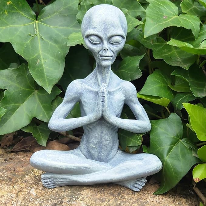 Yoga Alien Statue, Sci-fi Outer Space UFO Alien Figure, Resin Medition Alien Home Office Bookshelf Decor Sculpture, 6.3" H