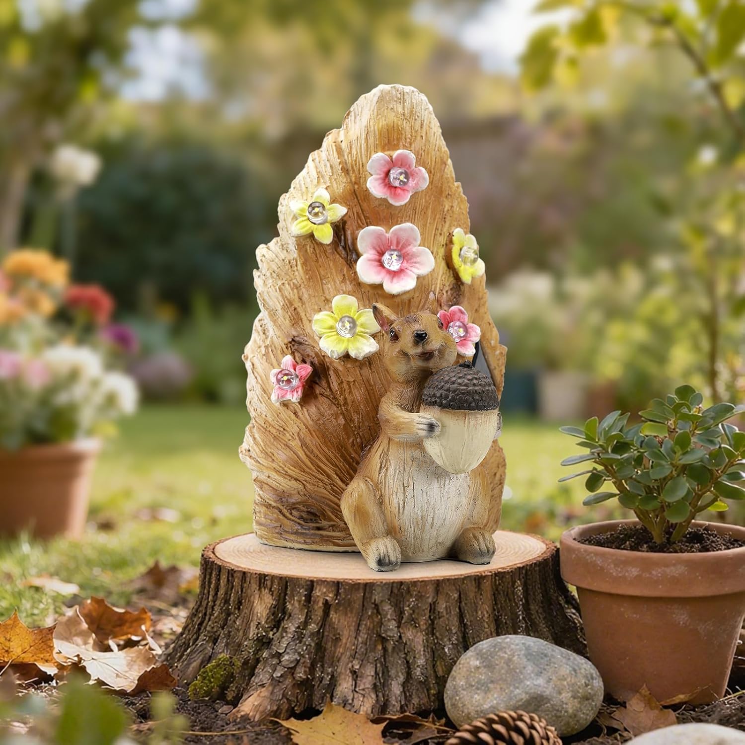 Solar Squirrel with Acorn Statue Light, Weatherproof Resin Animal Figurine Light Garden Decor Auto On/Off - Woodland Gift for Patio & Yard