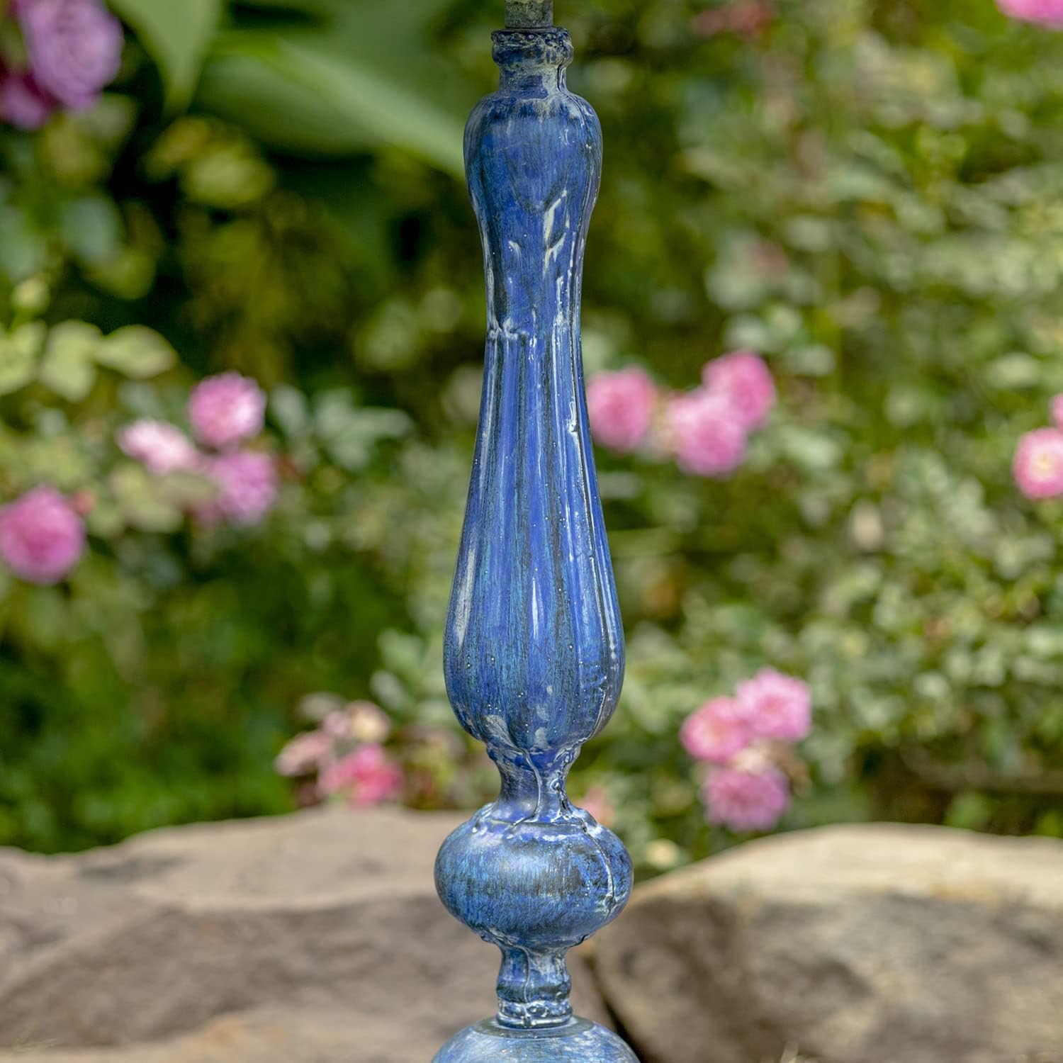 Zaer Ltd. Ornate Metal Pedestal Style Birdbath with Cast Iron Birds on Rim Full Base (Blue)
