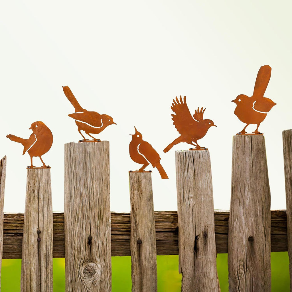 Nbippiooiwip Five-Piece Rustic Outdoor Bird Garden Sculpture Set, Metal Wall Art Bird Ornaments Ideal for Garden Stakes, Fields, Parks, Hotels, and Bird Enthusiasts Rustic Style