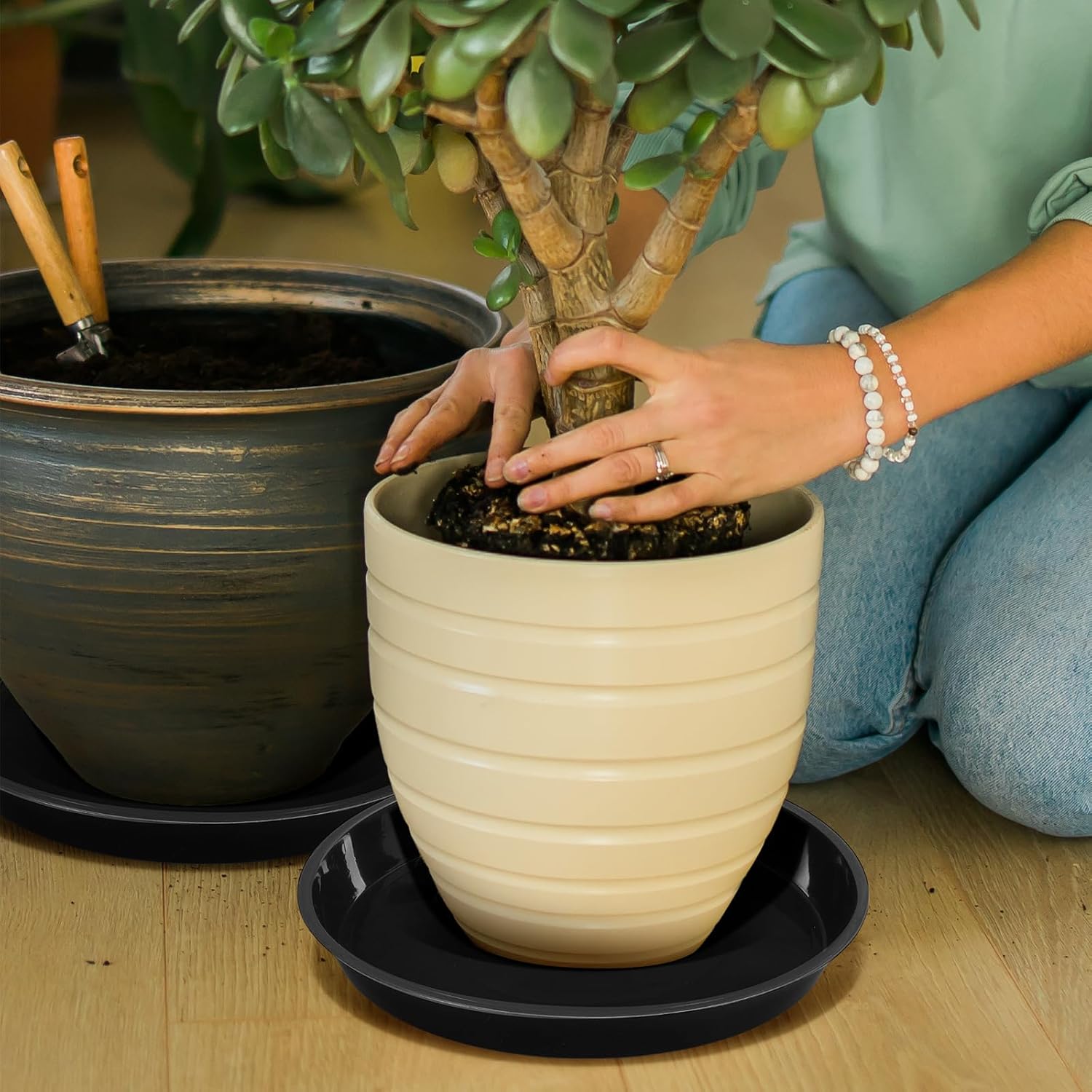 Eccliy 6 Pack Plastic Plant Saucer Heavy Duty Planter Saucers Large Plant Pot Plastic Water Trays for Indoors and Outdoors Flower Drip(14 Inch,Black)