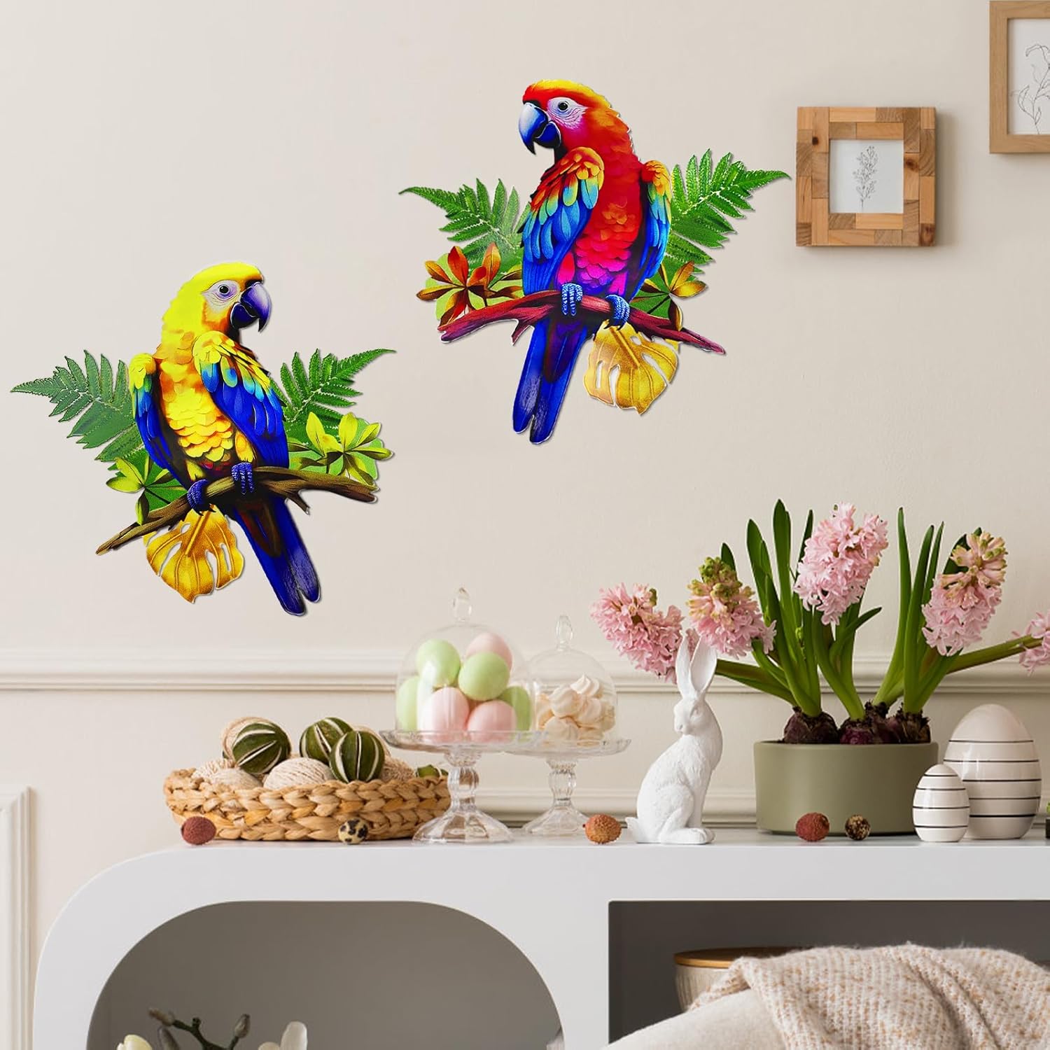 ULENDIS 2 Pack Metal Parrot Wall Decor, 11.8" Bright Color Tropical Bird Macaw Outdoor Wall Art Patio Fence Decorations, Hanging Bird Decor for Garden Yard Living Room Bedroom Balcony