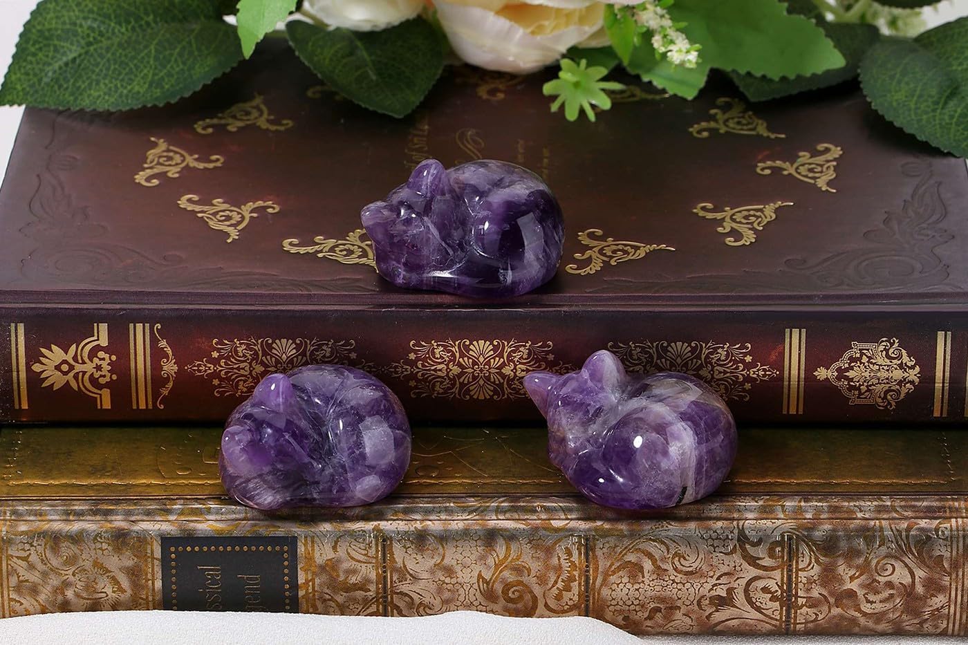 LAIDANLA Amethyst Cat Healing Crystals Figurine Sleeping Cat Hand Carved Cute Statue Polished Stone Sculpture Reiki Office Room Bedroom Desk Home Decoration Gifts 1.6"