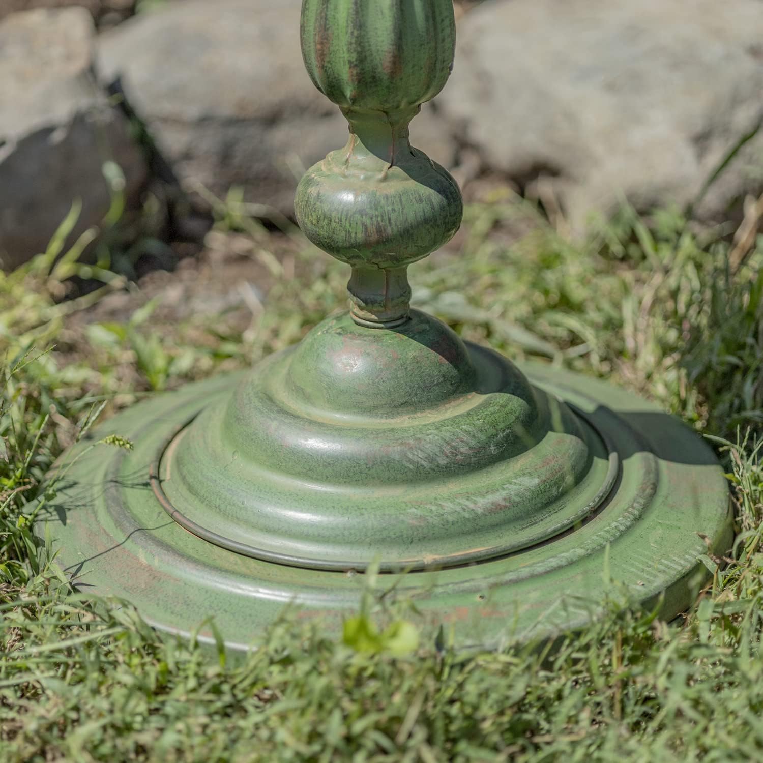 Zaer Ltd. Ornate Metal Pedestal Style Birdbath with Cast Iron Birds on Rim Full Base (Green)