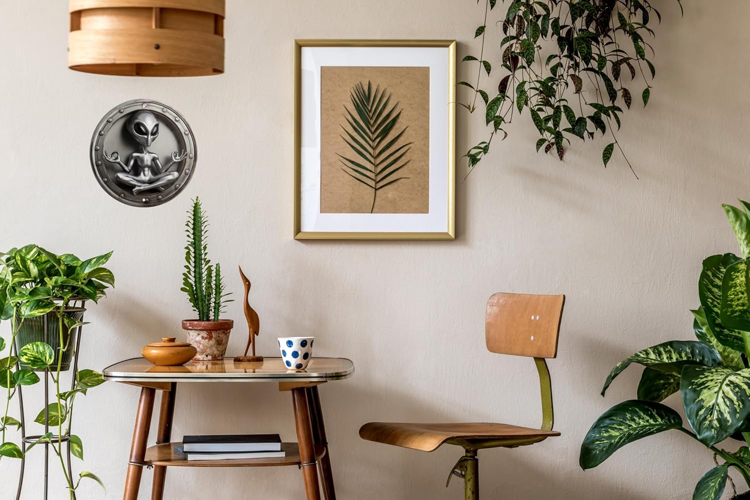 Alien Yoga Metal Wall Art Round Vintage Extraterrestrial Meditation Decorative Sign Home Decoration Unique Sci-Fi Theme Decor Room Decor 8x8 In