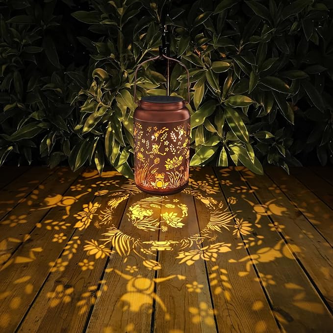 Frog Decoration Solar Lanterns Outdoor Waterproof Garden Decor Gifts for Women Mon Grandma Metal Hanging Solar Lights for Outside LED Lanterns for Yard, Patio, Lawn, Tabletop, Pathway, Landscape