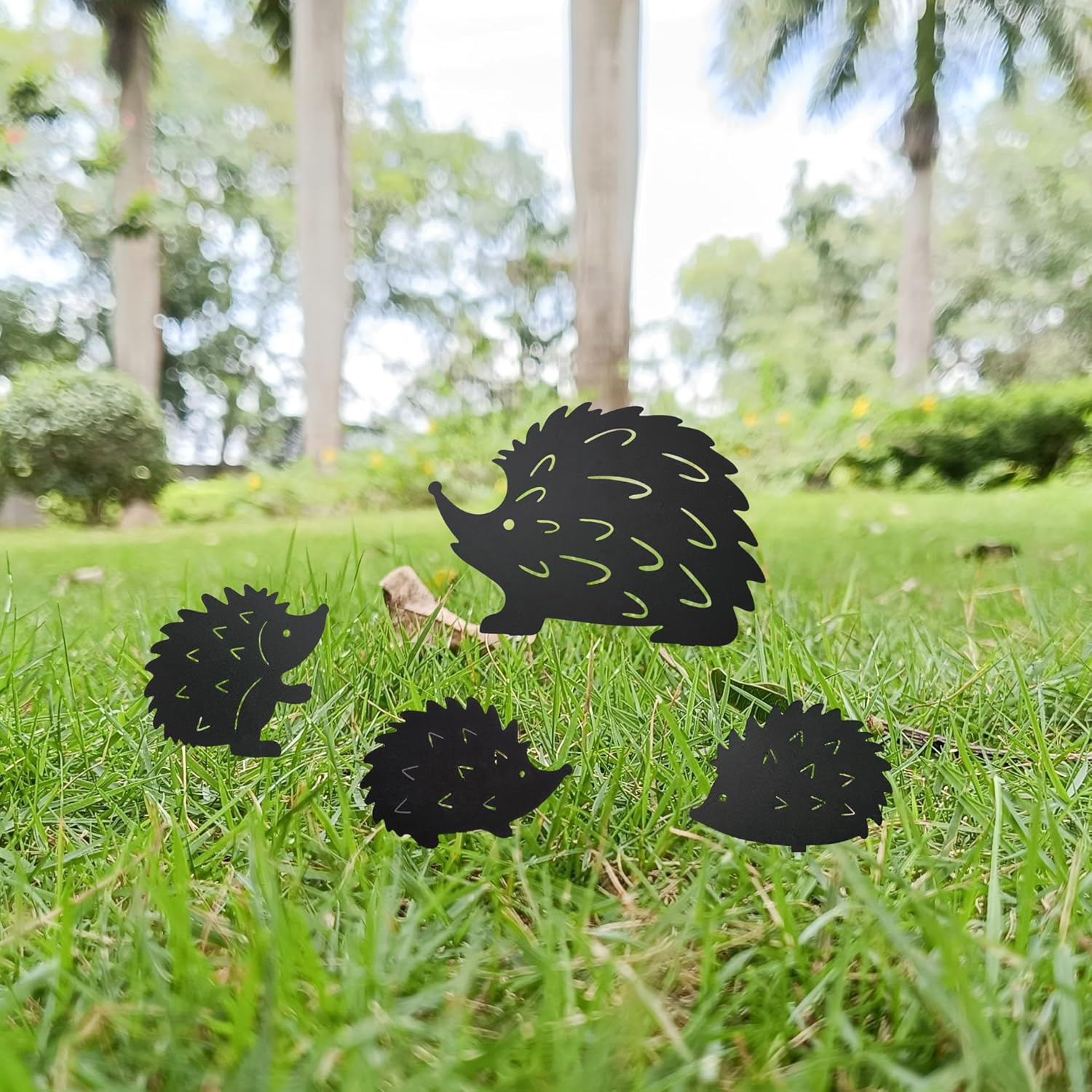 Metal Hedgehog Silhouette, Unique Garden Yard Art,Outdoor Halloween Decor for Patio,Decorative Garden Stakes,Metal Animals Yard Art,Cute Hedgehog Family