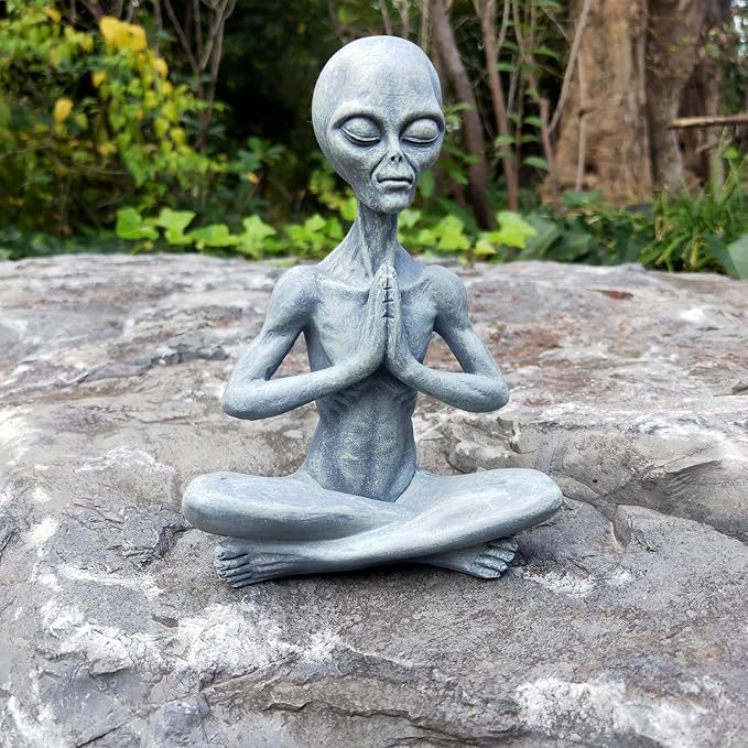 Yoga Alien Statue, Sci-fi Outer Space UFO Alien Figure, Resin Medition Alien Home Office Bookshelf Decor Sculpture, 6.3" H