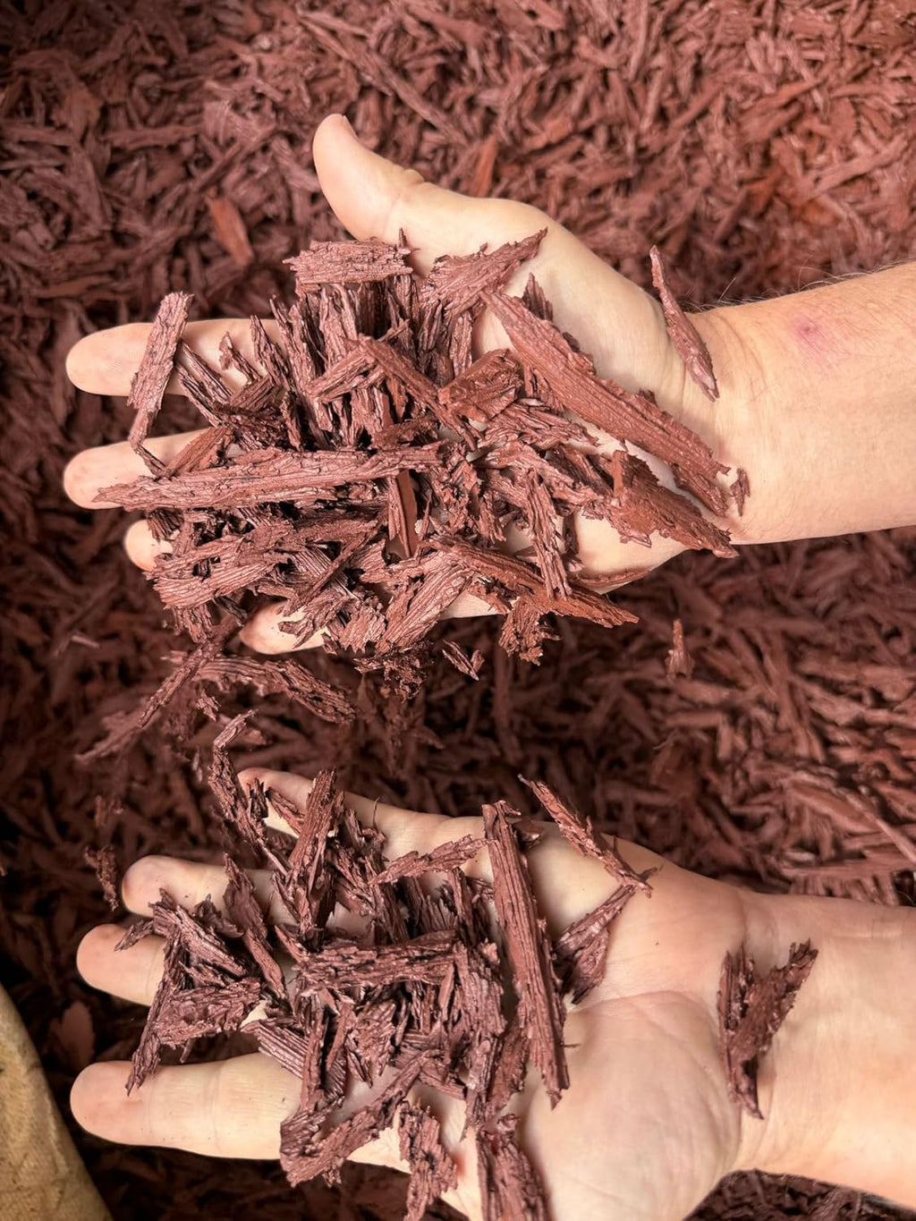 100% Wire-Free Shredded Rubber Mulch – Red – 10 lb (0.6 cu ft) – Long-Lasting, Low Maintenance, Safe for Kids & Pets – Ideal for Landscaping & Playgrounds