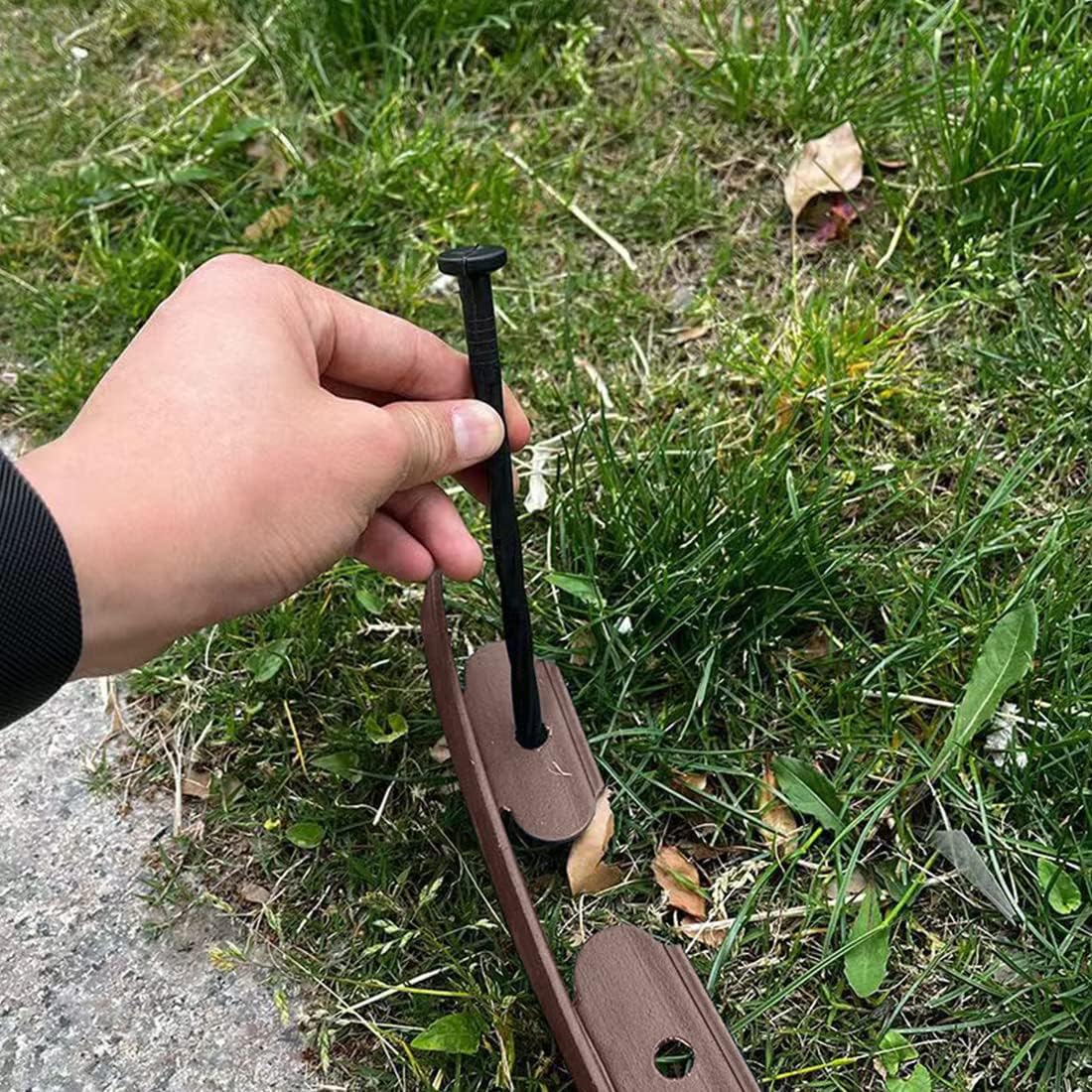 Landscape Edging 33ft,Garden Edging Borders[Extra Tall 4IN ] Flexible Lawn Edging Kit with 30pcs Spikes,Heavy Duty Landscaping Edge Mini Plastic Fence for Yard Grass Flower Bed -Brown