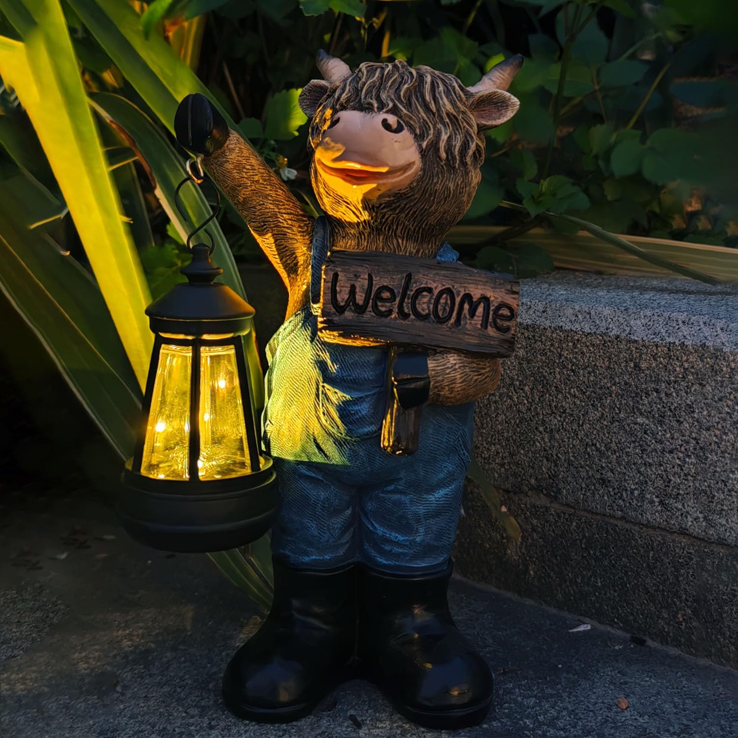 Solar Garden Statues -Highland Cow Lantern Outdoor Handmade Resin Statue with LED Light, and Welcome Holder for Patio, Yard, Gift Ideas (cow2)