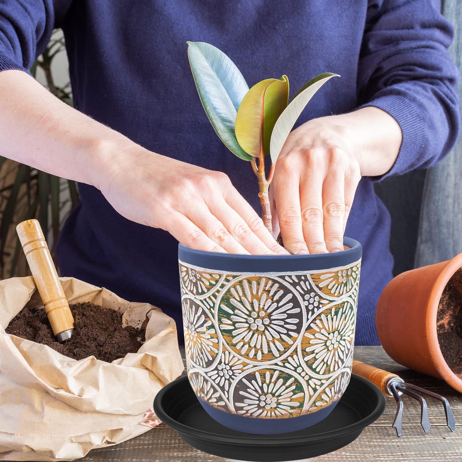 5 Pack of 14 inch Plant Saucer Plant Tray, Plastic Plant Saucer 14 inch, Heavy Duty Plant Tray for Pots, Plant Saucers for Indoors Planter, Garden Water Plate Bowls for Gallon Grow Bags (Black)