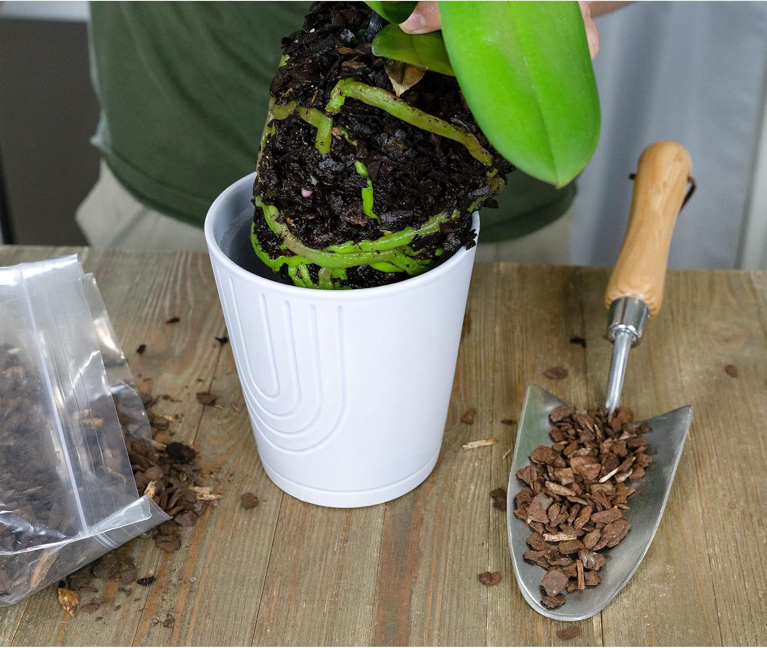 100% Organic Material All Natural Orchid Bark (4 Quarts), USA Sourced and Produced Orchid Bark Potting Mix, Orchid Potting Bark Bulk