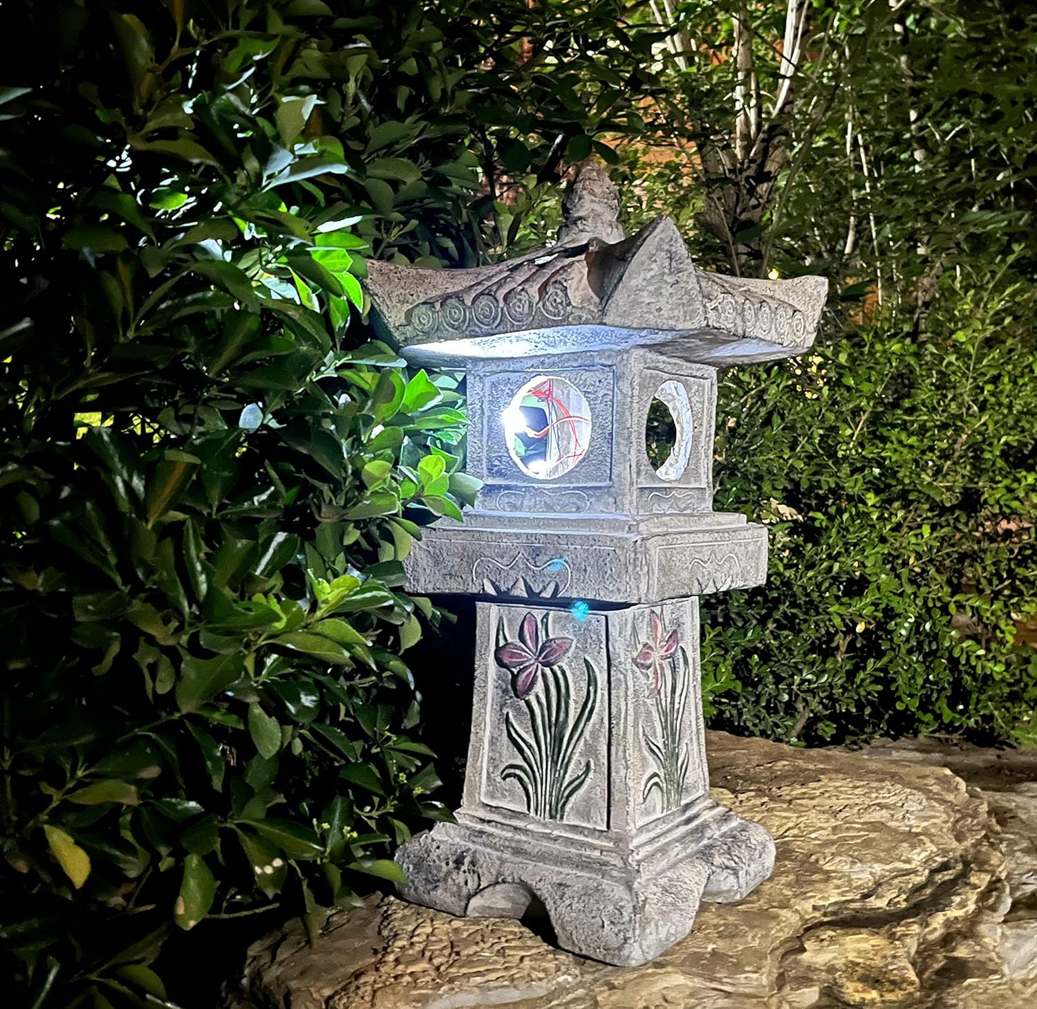 23.6’’High Asian Orchid Pagoda Statue Solar-Powered LED Light Miniature Tower Lantern Garden Decoration Figurines Solar Lamp Outdoor Japanese Decoration Zen Courtyard Landscape