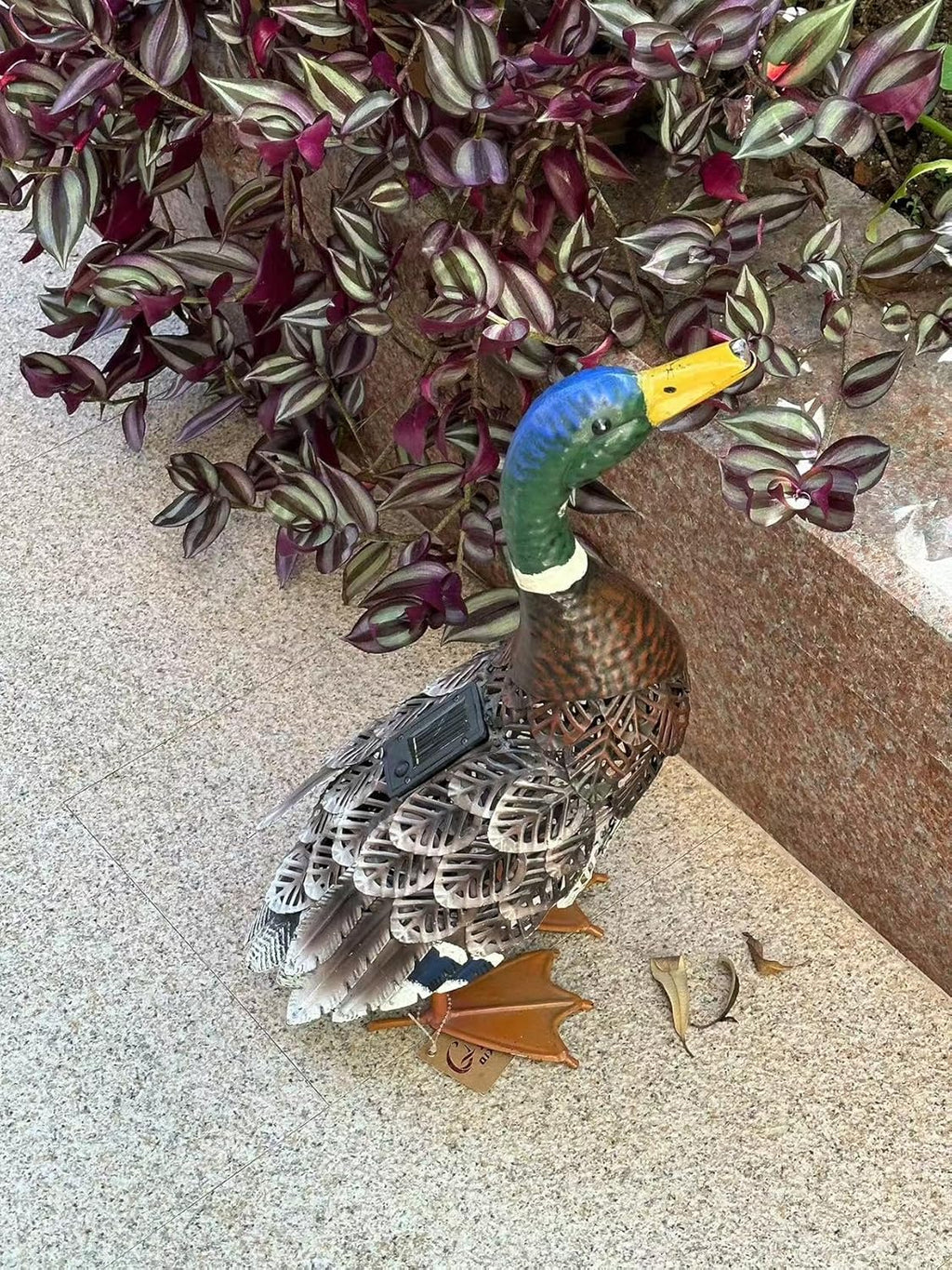 Solar Lights Statue Metal Duck Sculpture Garden Decoration Metal Yard Art for Patio Lawn Backyard Outdoor Decoration